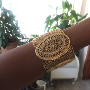 Beautiful Bracelet with Oval Style detailing